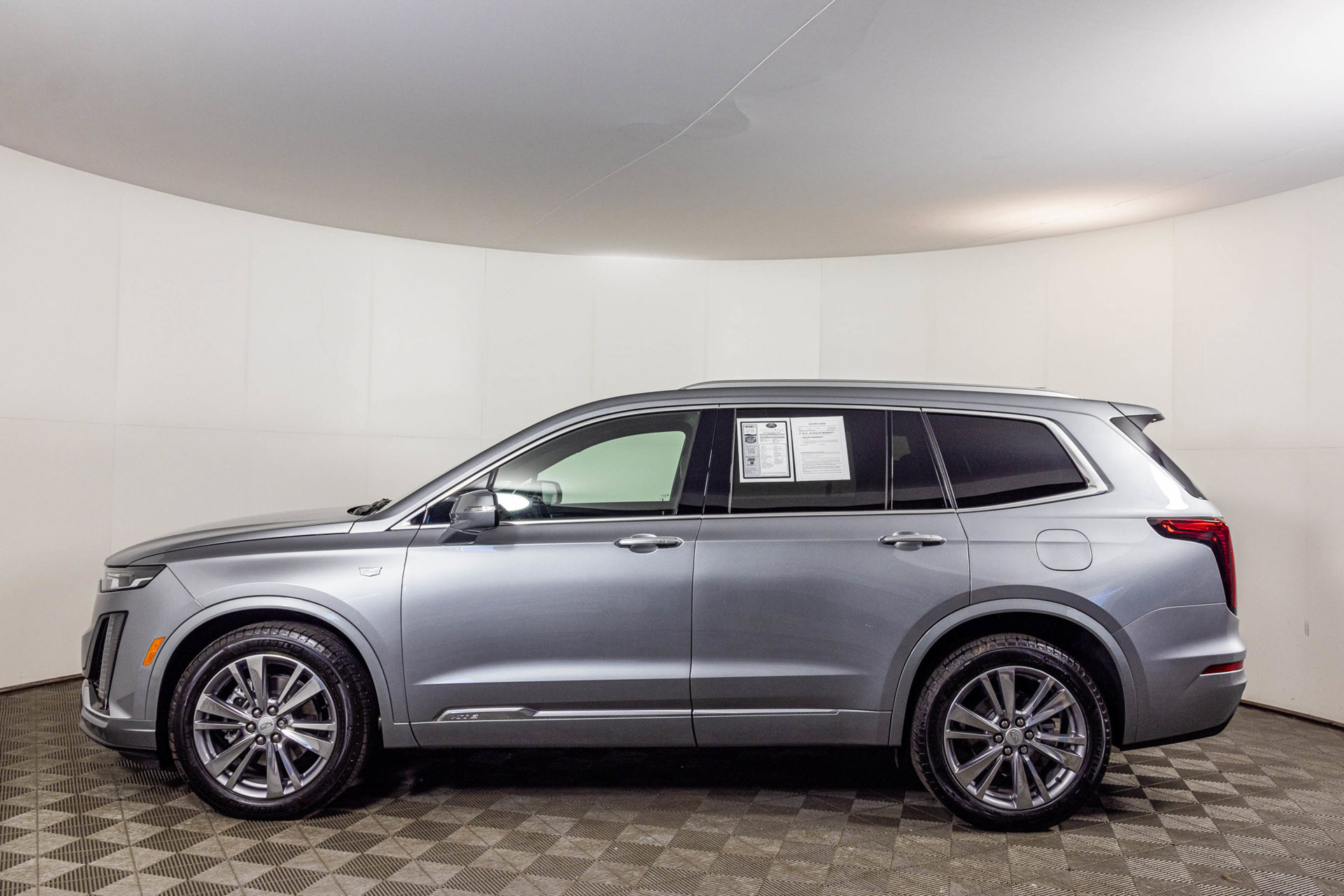 Used 2025 Cadillac XT6 Premium Luxury AWD/4WD image 23