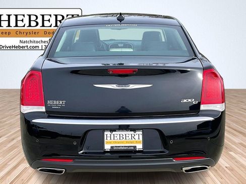 Used 2019 Chrysler 300 C w/ Safetytec Plus Group image 4