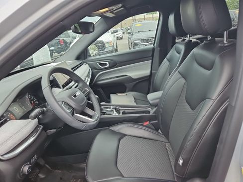 Used 2024 Jeep Compass Latitude AWD/4WD image 15
