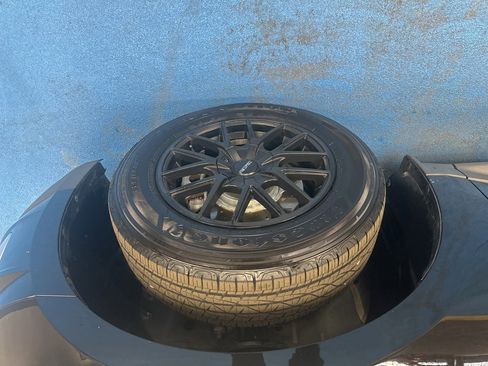 Used 2016 Chevrolet Equinox LT w/ Convenience Package image 3