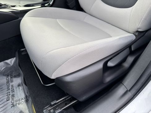 Used 2022 Toyota Corolla LE image 15