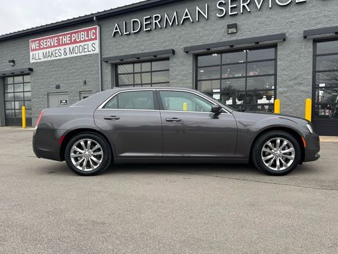 Used 2017 Chrysler 300 Limited image 49
