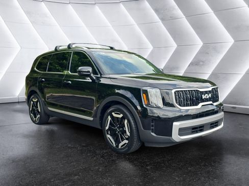 Used 2023 Kia Telluride EX w/ EX Captain's Chair Package AWD/4WD image 7