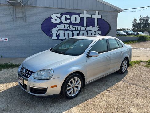 Used 2010 Volkswagen Jetta SE FWD image 1