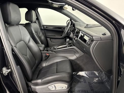 Certified 2025 Porsche Macan S image 24