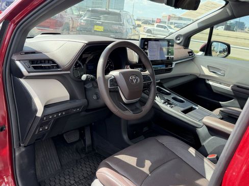 Used 2024 Toyota Sienna Platinum AWD/4WD image 16