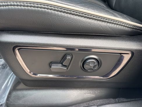 Used 2025 RAM 1500 Limited AWD/4WD image 8