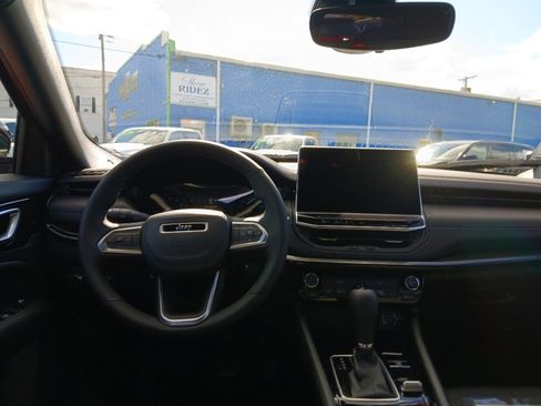 New 2026 Jeep Compass Latitude image 7