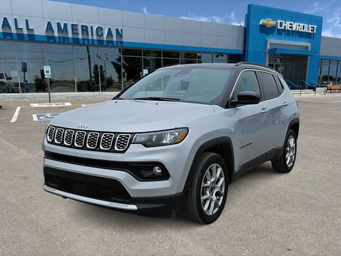 Used 2025 Jeep Compass Limited AWD/4WD image 1