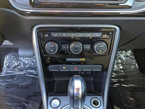 Used 2018 Volkswagen Beetle 2.0T Dune image 15