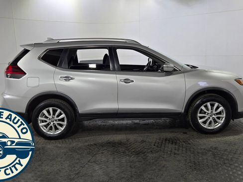 Used 2019 Nissan Rogue SV image 8