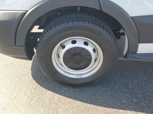 Used 2024 Ford Transit 250 148 Medium Roof w/ Load Area Protection Package image 4