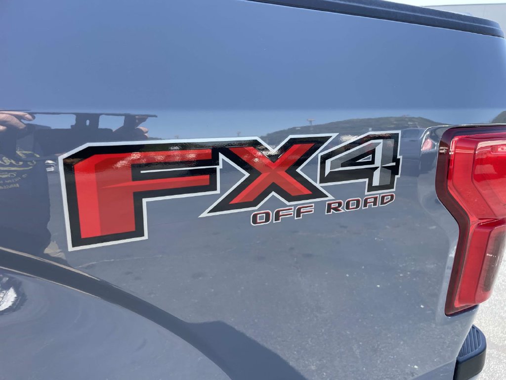 Used 2019 Ford F150 Lariat w/ Equipment Group 502A Luxury AWD/4WD image 17