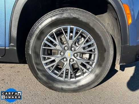 Used 2025 Chevrolet Traverse LT image 9