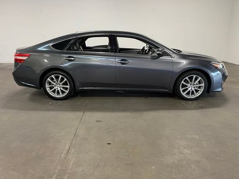 Used 2014 Toyota Avalon XLE Touring FWD image 2