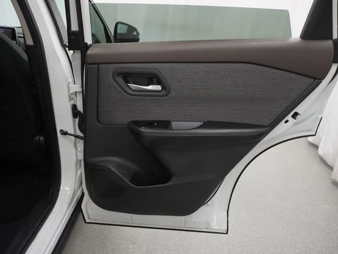 Used 2021 Nissan Rogue SV image 43