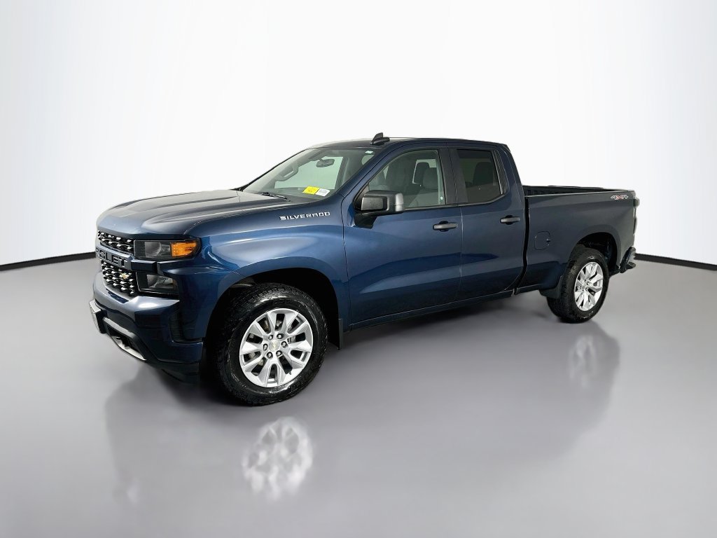 Used 2020 Chevrolet Silverado 1500 Custom w/ Custom Value Package AWD/4WD image 3