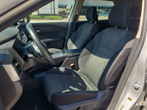 Used 2025 Nissan Rogue SV FWD image 16