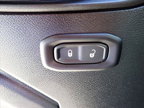Used 2025 Jeep Wrangler Sport AWD/4WD image 12