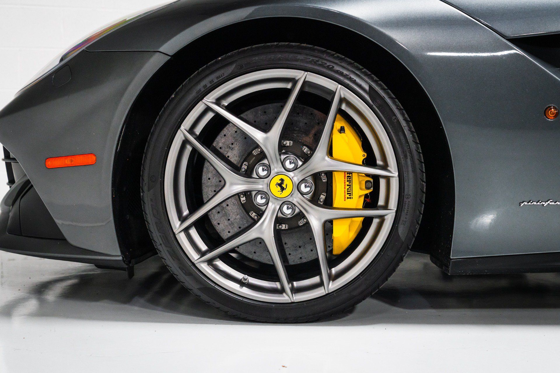 Used 2015 Ferrari F12 Berlinetta RWD image 9