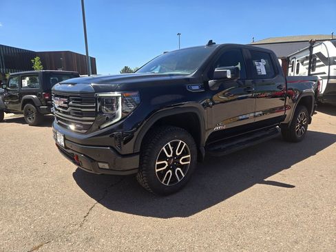 Used 2024 GMC Sierra 1500 AT4 w/ AT4 Premium Package AWD/4WD image 4