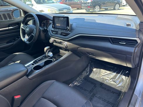 Used 2020 Nissan Altima 2.5 SV image 25