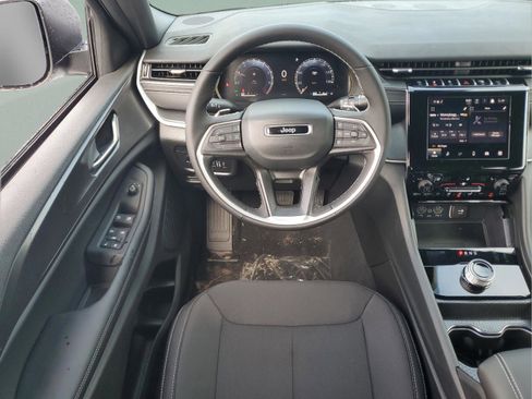 New 2025 Jeep Grand Cherokee Laredo w/ Luxury Tech Group I image 23