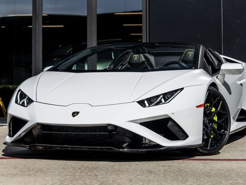 Used 2020 Lamborghini Huracan EVO image 3