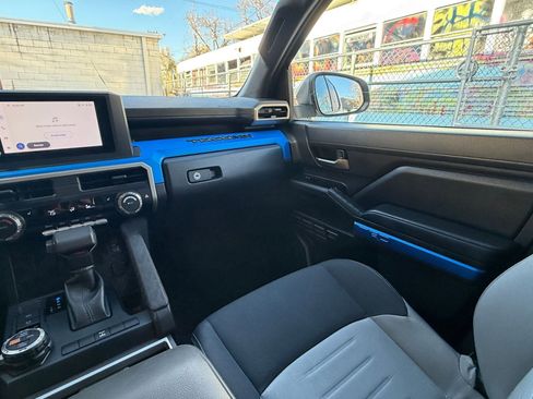 Used 2025 Toyota Tacoma TRD Off-Road AWD/4WD image 33