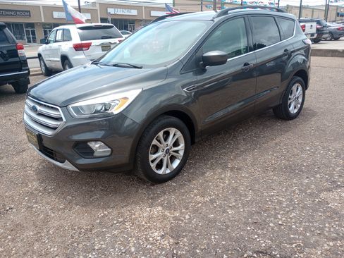 Used 2018 Ford Escape SEL FWD image 3