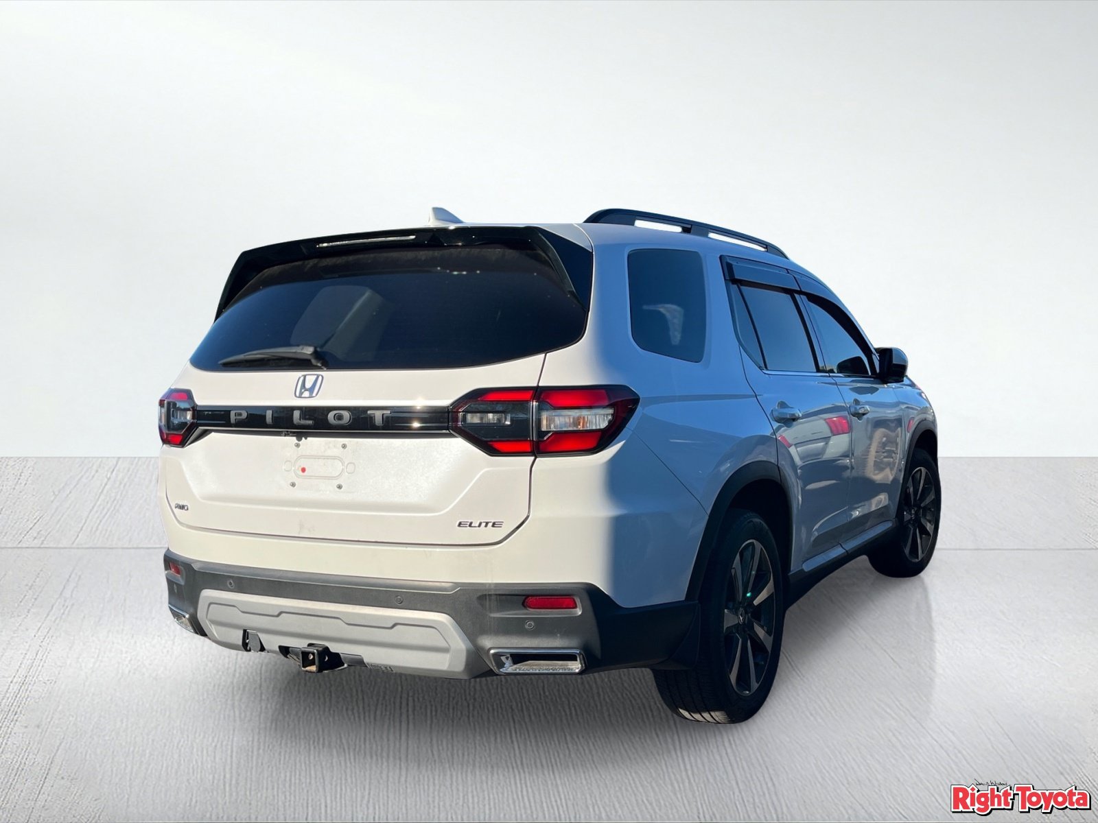 Used 2024 Honda Pilot Elite image 4