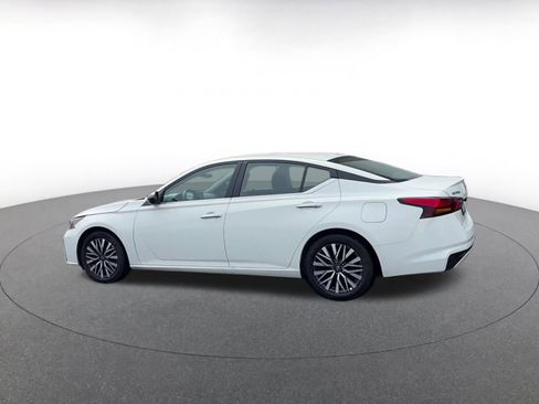 Used 2025 Nissan Altima 2.5 SV image 10