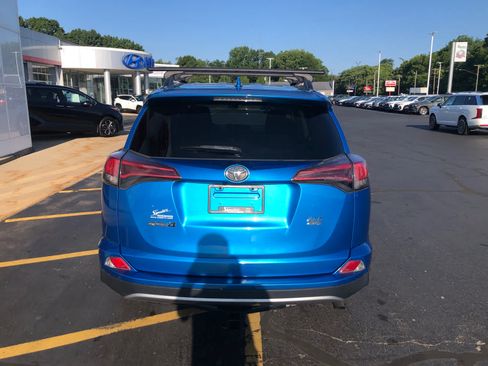 Used 2018 Toyota RAV4 XLE AWD/4WD image 5