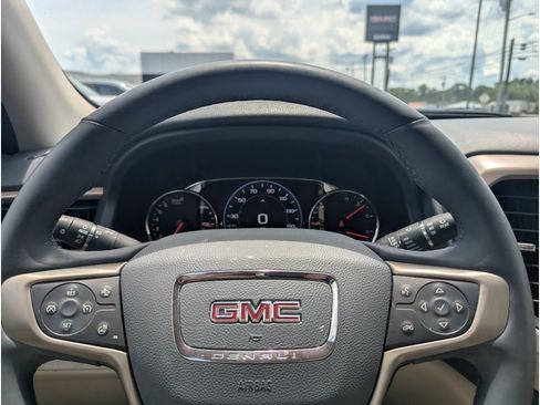 Used 2023 GMC Acadia Denali w/ Denali Ultimate Package AWD/4WD image 19