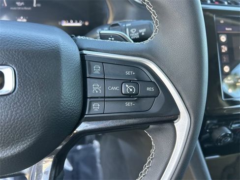 Certified 2023 Jeep Grand Cherokee L Laredo image 24