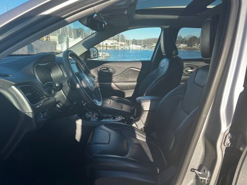 Certified 2019 Jeep Cherokee Limited image 9