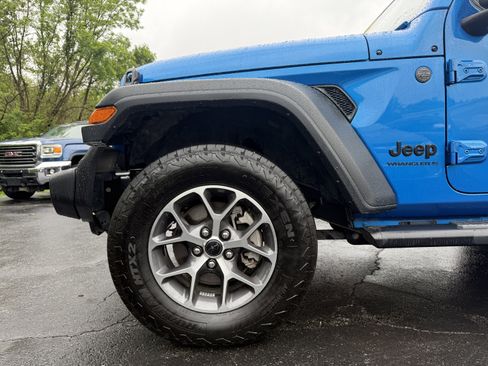 Used 2024 Jeep Wrangler Sport AWD/4WD image 8