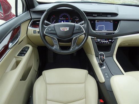 Used 2019 Cadillac XT5 Premium Luxury image 15