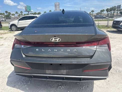 Used 2024 Hyundai Elantra SEL FWD image 7