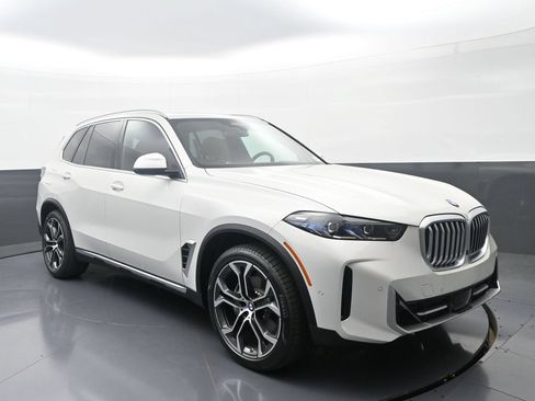 New 2026 BMW X5 xDrive40i w/ Premium Package AWD/4WD image 3