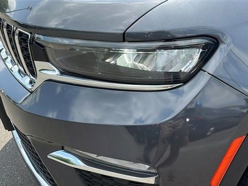 Used 2022 Jeep Grand Cherokee Limited image 4