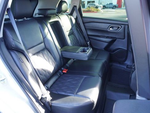 Certified 2025 Nissan Rogue Platinum image 9