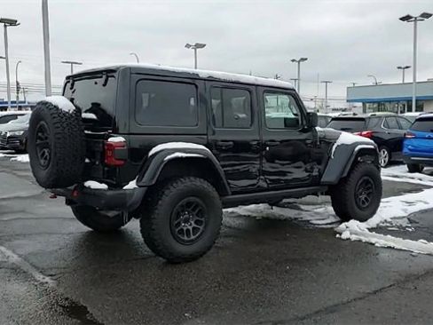 Used 2024 Jeep Wrangler Unlimited Rubicon image 2