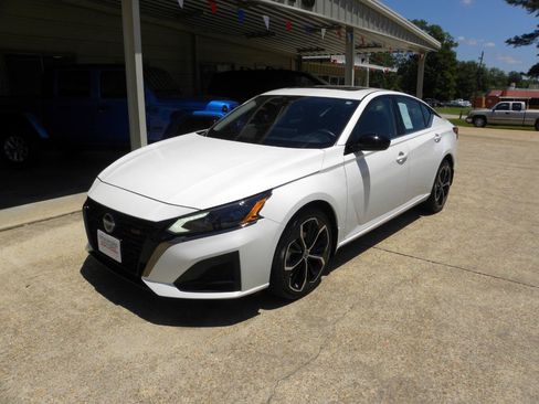 Used 2023 Nissan Altima 2.5 SR w/ SR Premium Package AWD/4WD image 4