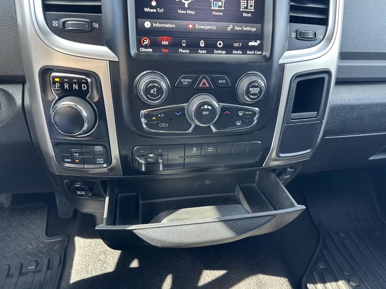 Used 2018 RAM 1500 SLT AWD/4WD image 54