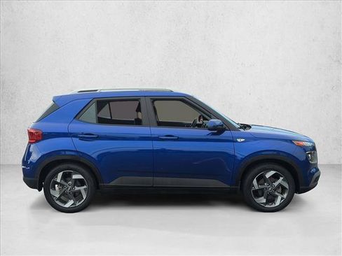 Used 2023 Hyundai Venue SEL FWD image 4