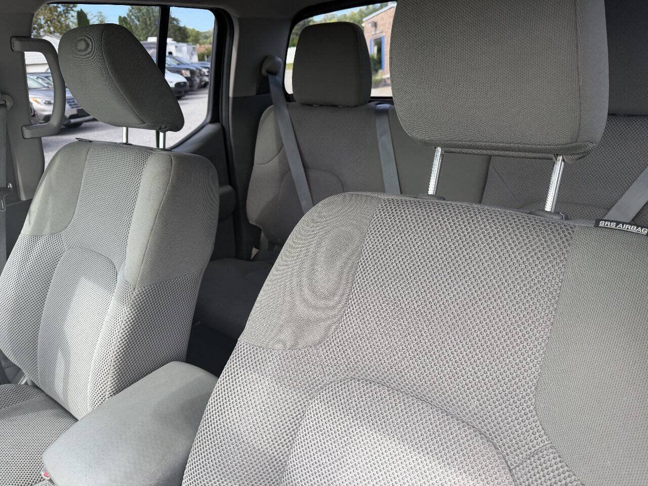 Used 2018 Nissan Frontier SV AWD/4WD image 17