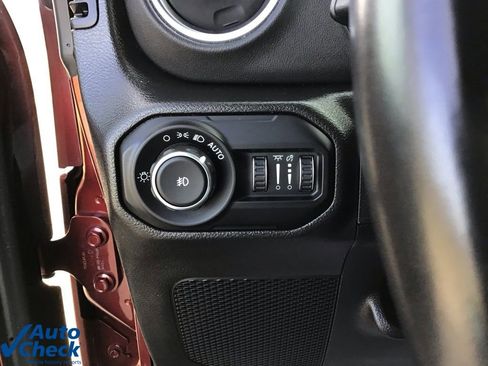 Used 2022 Jeep Wrangler Unlimited Sahara image 35