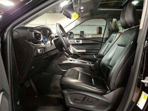 Used 2022 Ford Explorer XLT w/ Equipment Group 202A image 13