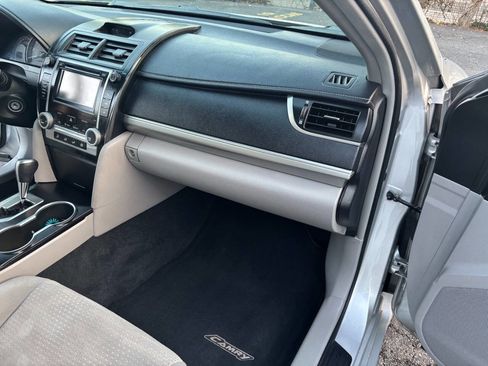 Used 2012 Toyota Camry LE image 21